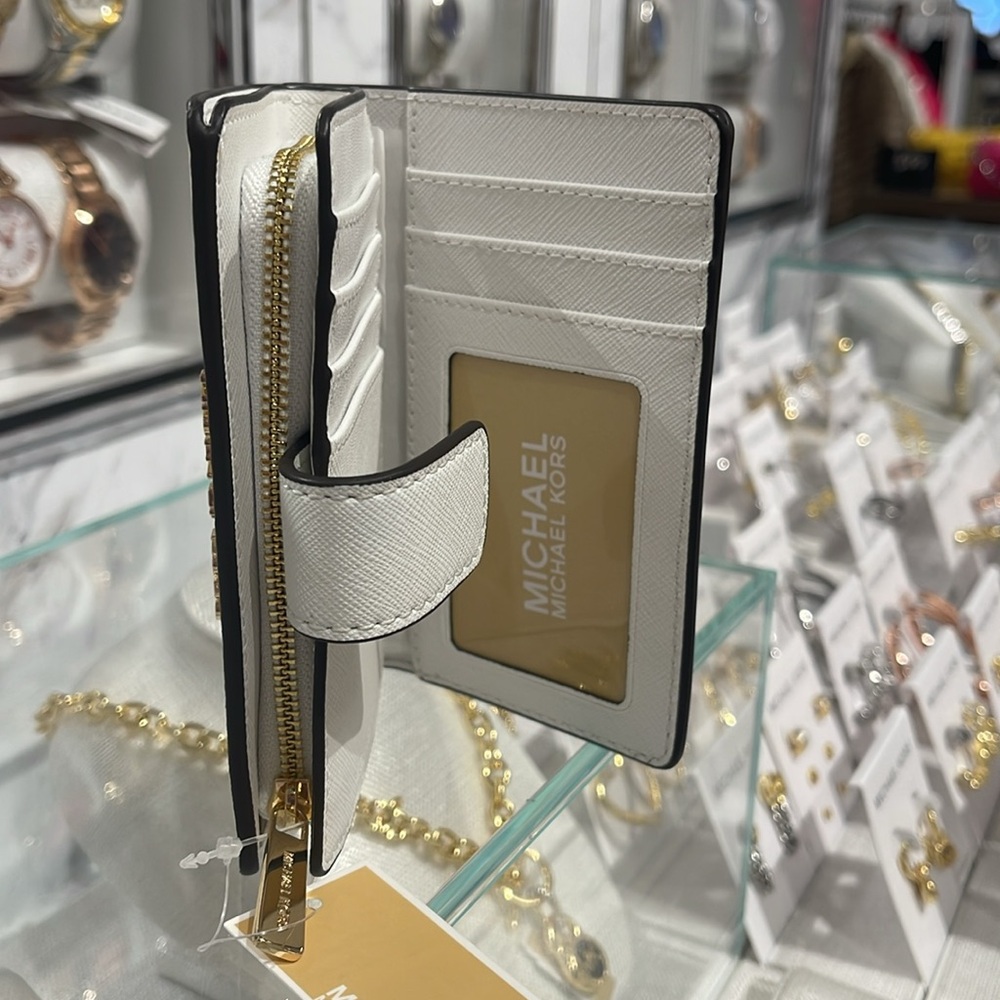 Michael Kors Medium Saffiano Leather Bifold Wallet Optic White
NWT - Picture 8 of 16